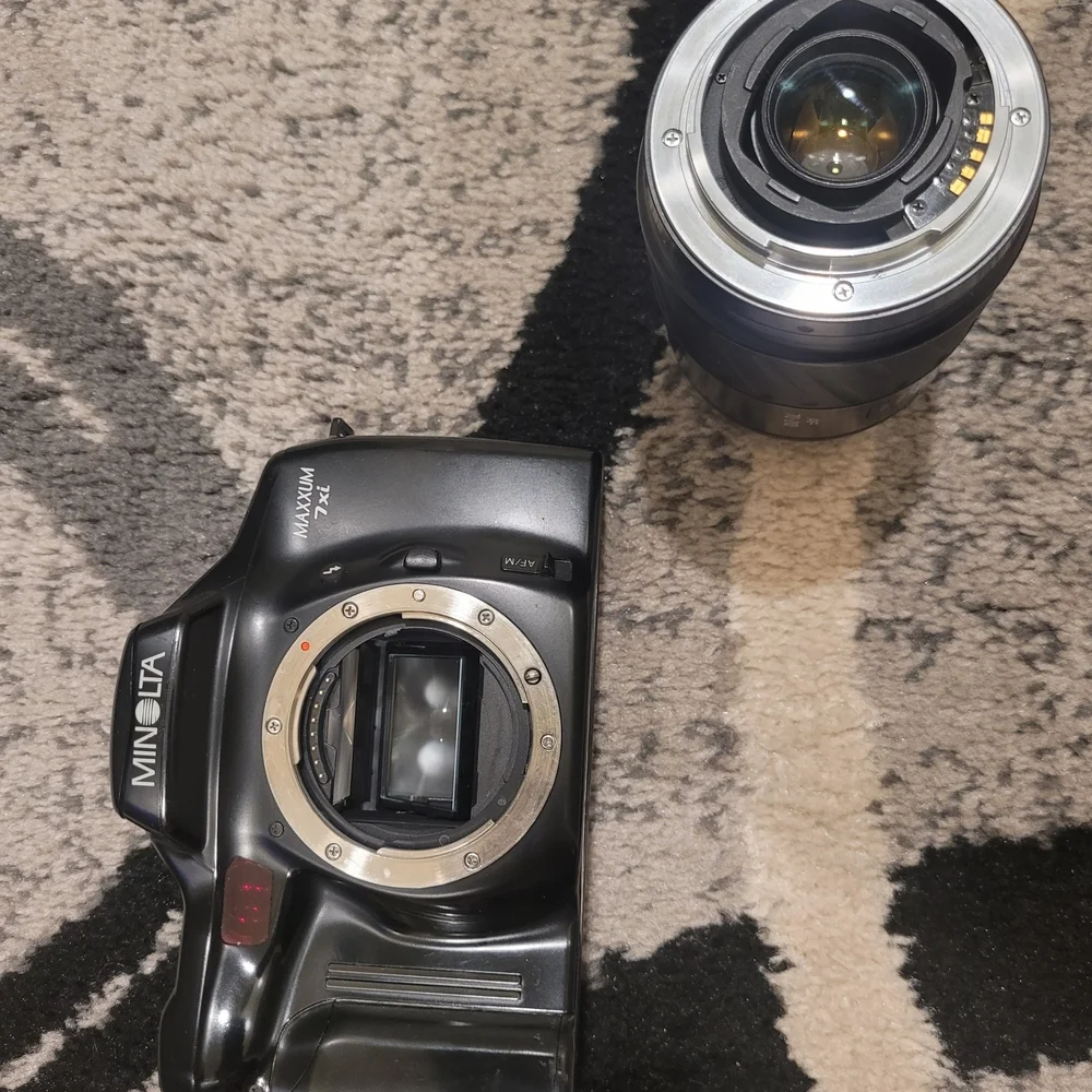 Minolta Maxxum 7xi Camera With minolta 3KY 1-AF 70-210 Beer Can Lens